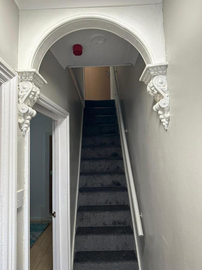 Luton Home Near Airport Private & Shared Bathroom Option Zewnętrze zdjęcie