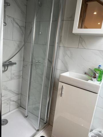 Luton Home Near Airport Private & Shared Bathroom Option Zewnętrze zdjęcie