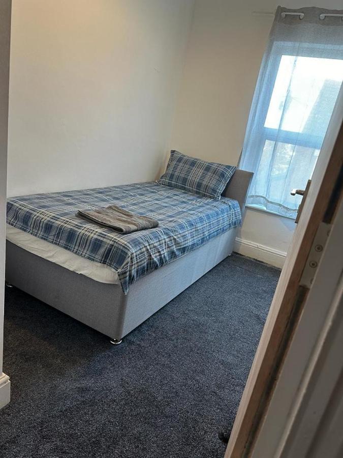 Luton Home Near Airport Private & Shared Bathroom Option Zewnętrze zdjęcie
